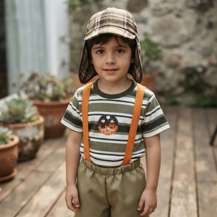 Niño con disfraz de Chavo del 8